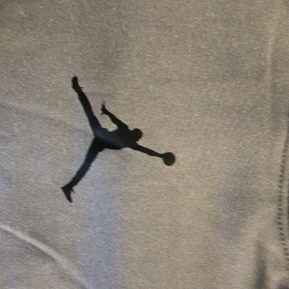 NWT Nike Air Jordan Boys Carbon Heather Core Performance Therma' Hoodie Size M